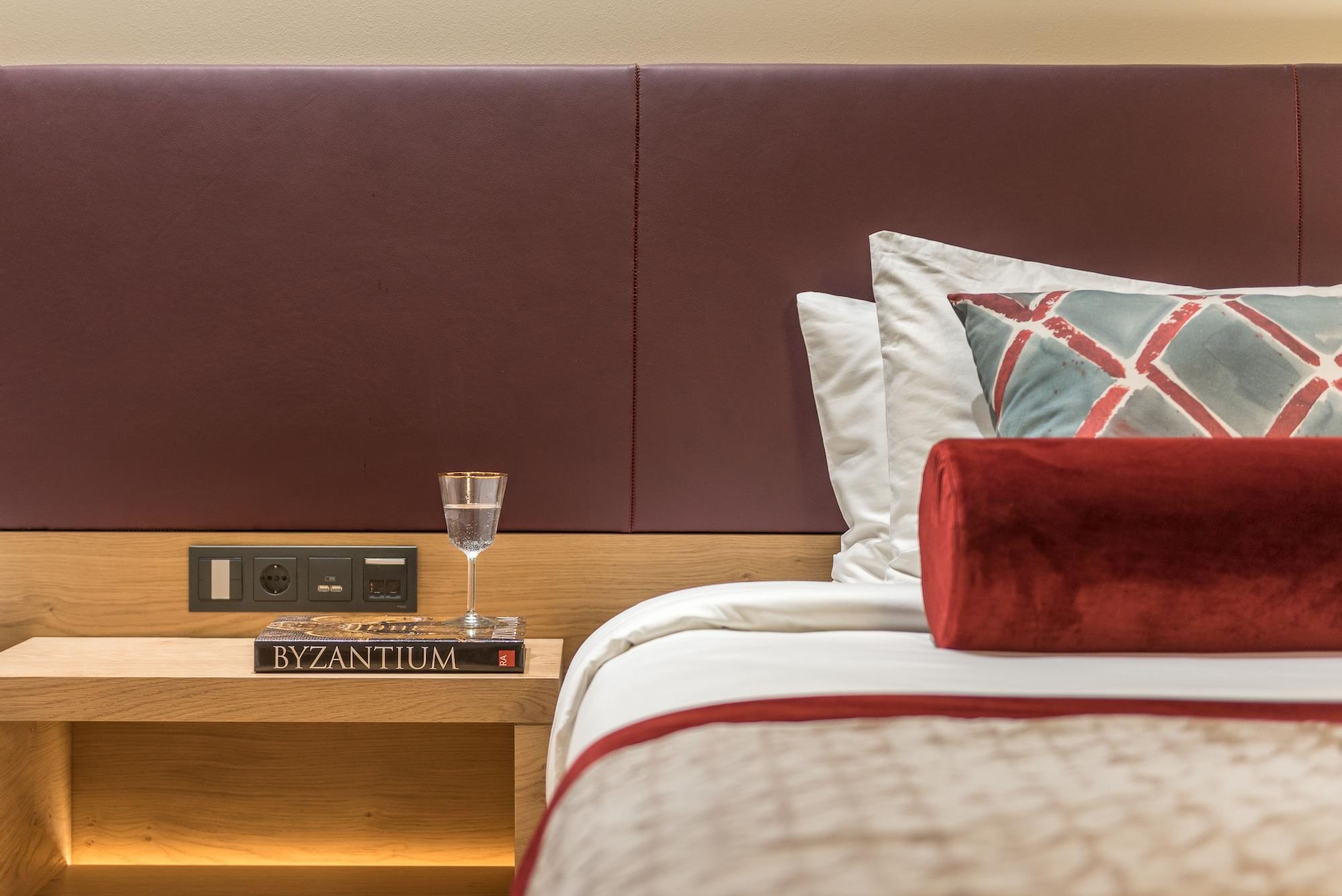 Euphoria Retreat - A Holistic Wellbeing Destination Spa Мистра Экстерьер фото
