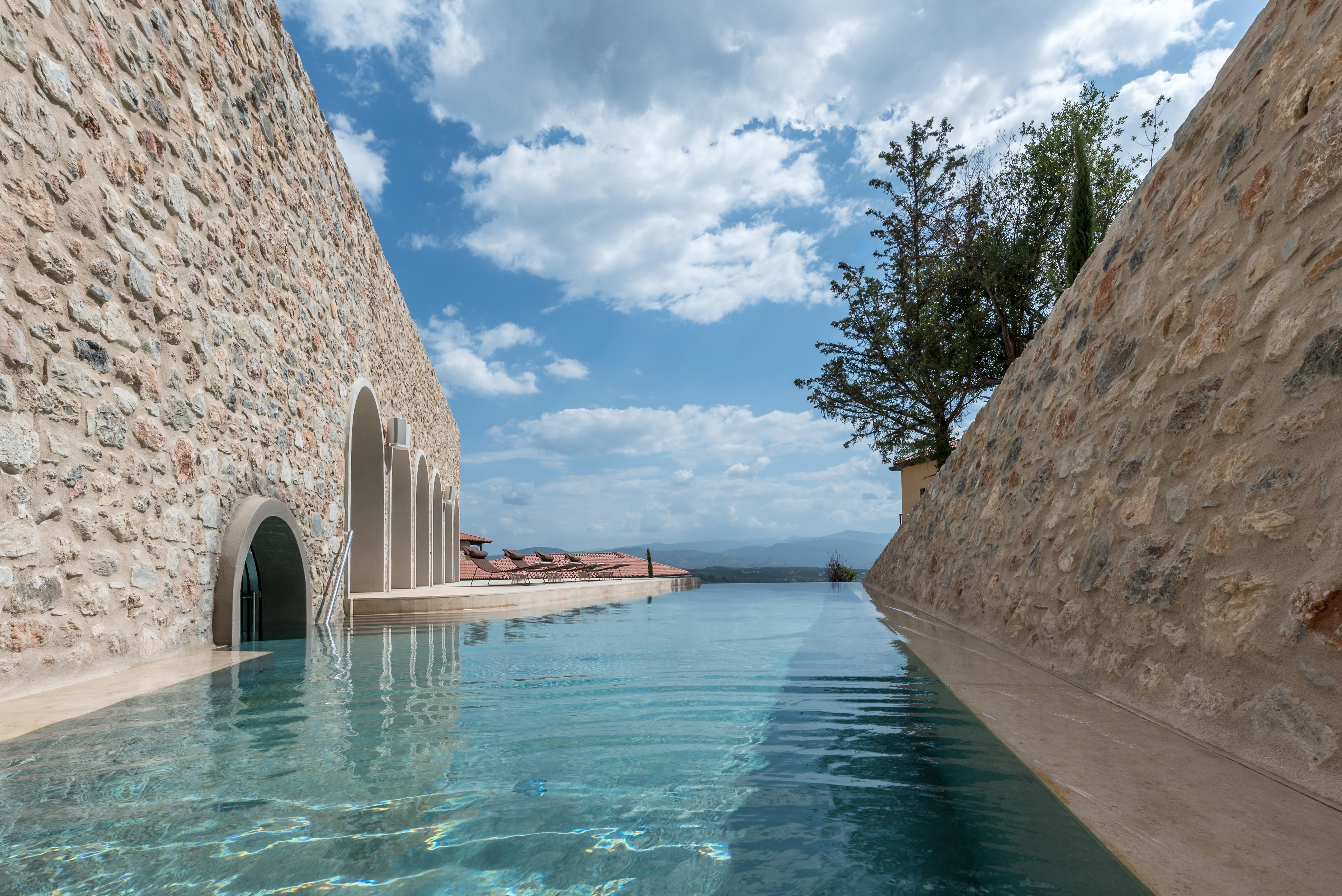 Euphoria Retreat - A Holistic Wellbeing Destination Spa Мистра Экстерьер фото