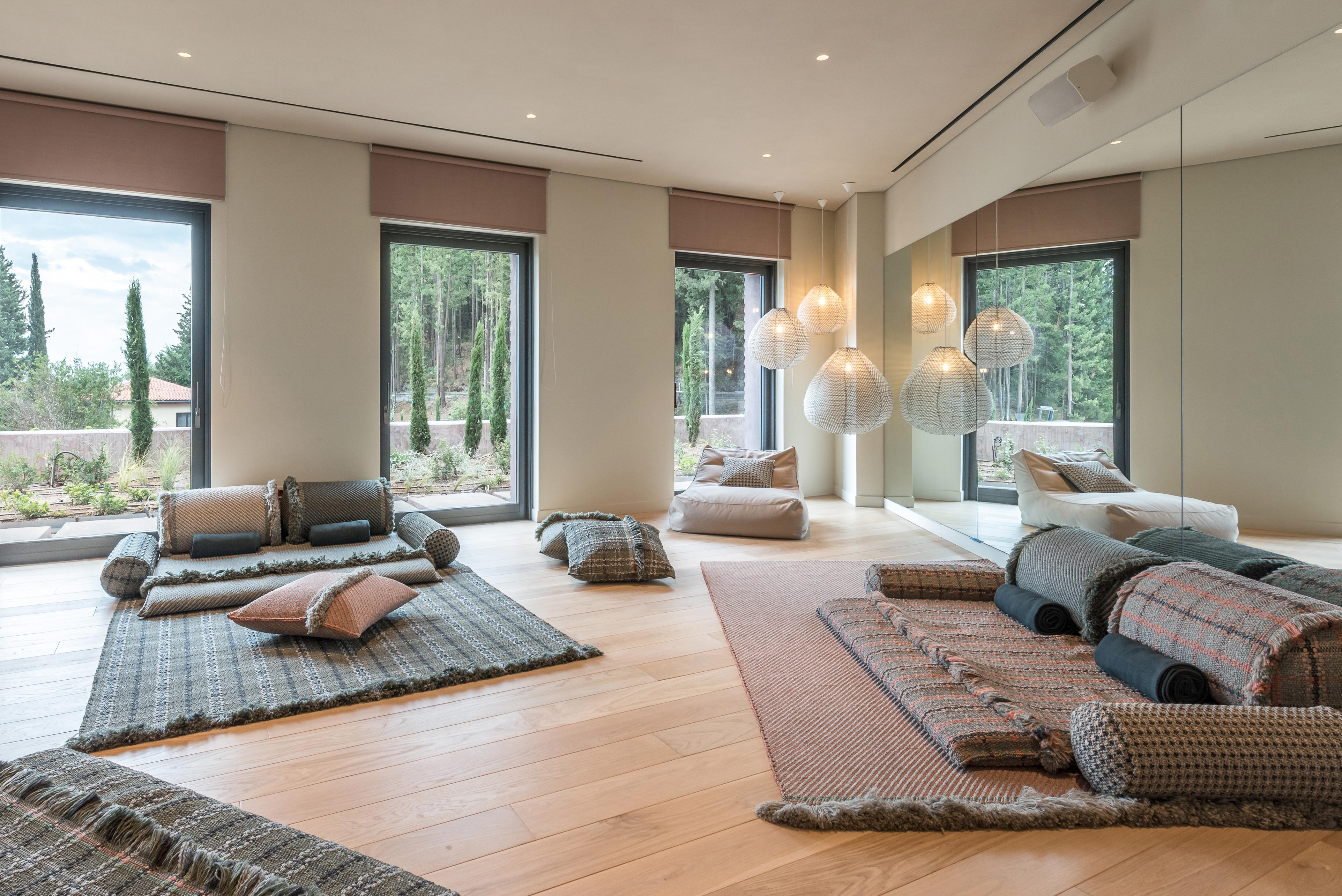Euphoria Retreat - A Holistic Wellbeing Destination Spa Мистра Экстерьер фото